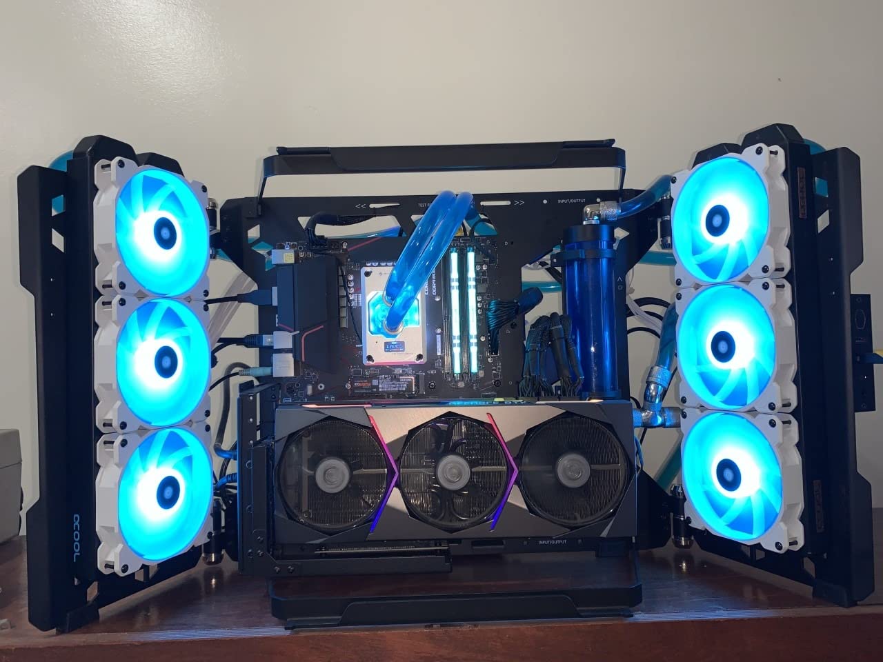 Cooler Master MasterFrame 700 Open-Air Gehäuse Glas VESA