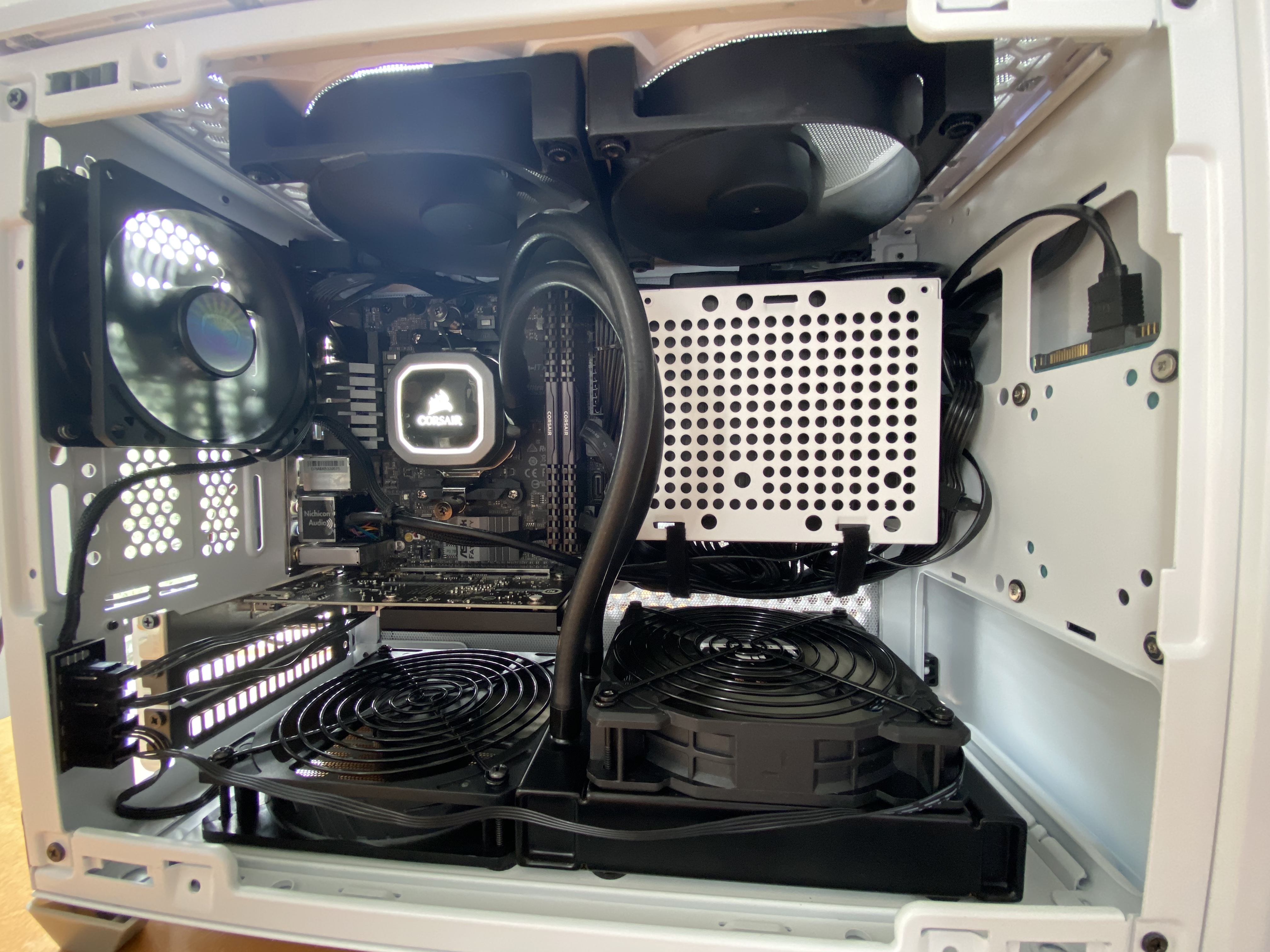 Cooler Master NR200 Mini-ITX Gehäuse Weiß Belüftet Triple-Slot