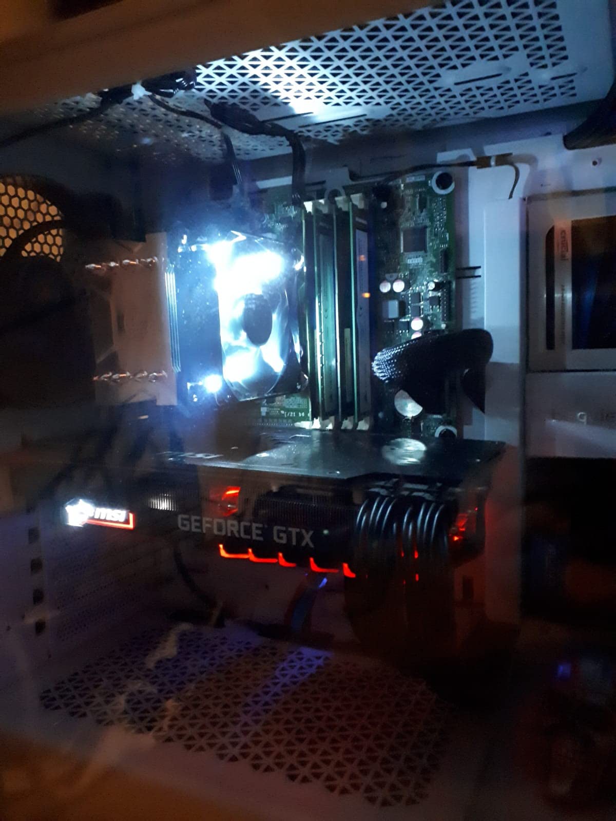 Cooler Master Hyper H411R CPU-Kühler Low-Profile White LED