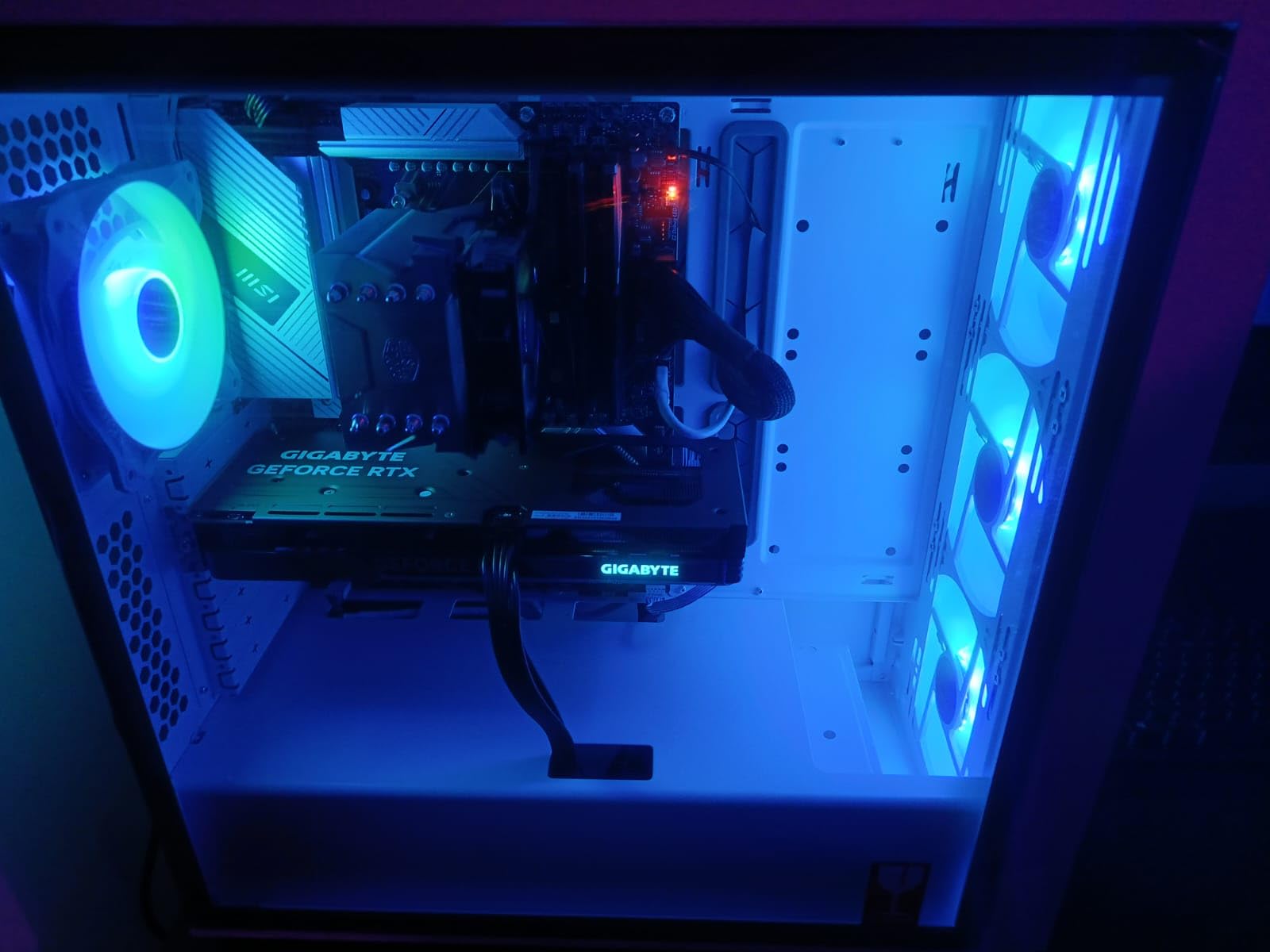 Cooler Master MasterBox 600 PC-Gehäuse Schwarz ARGB Glas