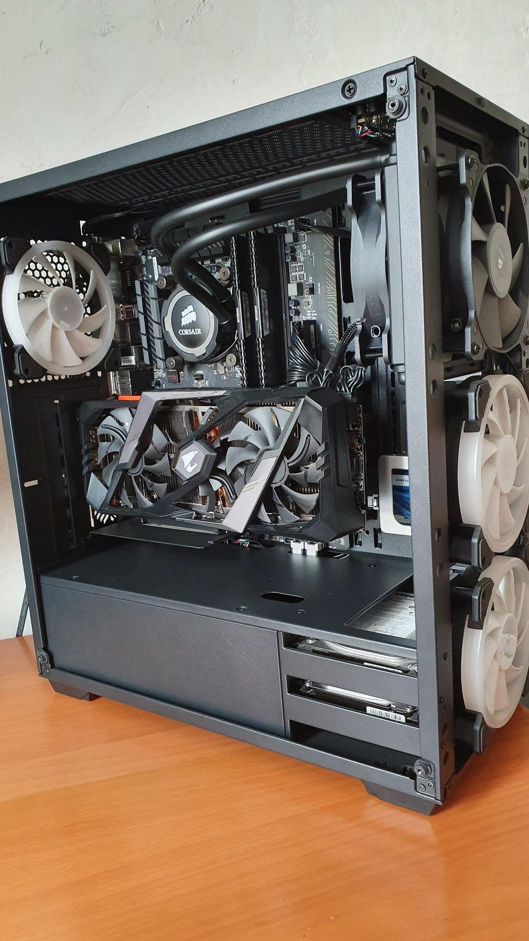 Cooler Master Vertikaler Grafikkartenhalter Riser-Kabel MasterCase