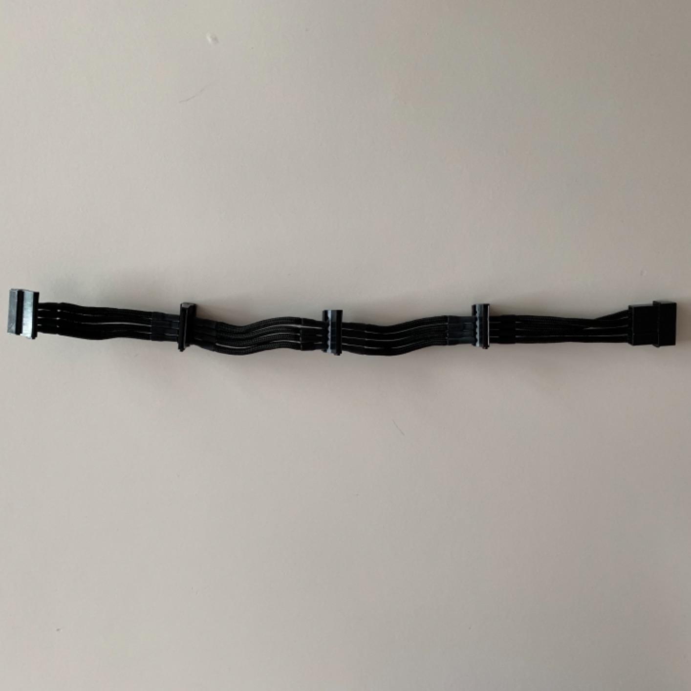 SilverStone PP07-BTSB Netzteilkabel Molex-SATA schwarz 30cm