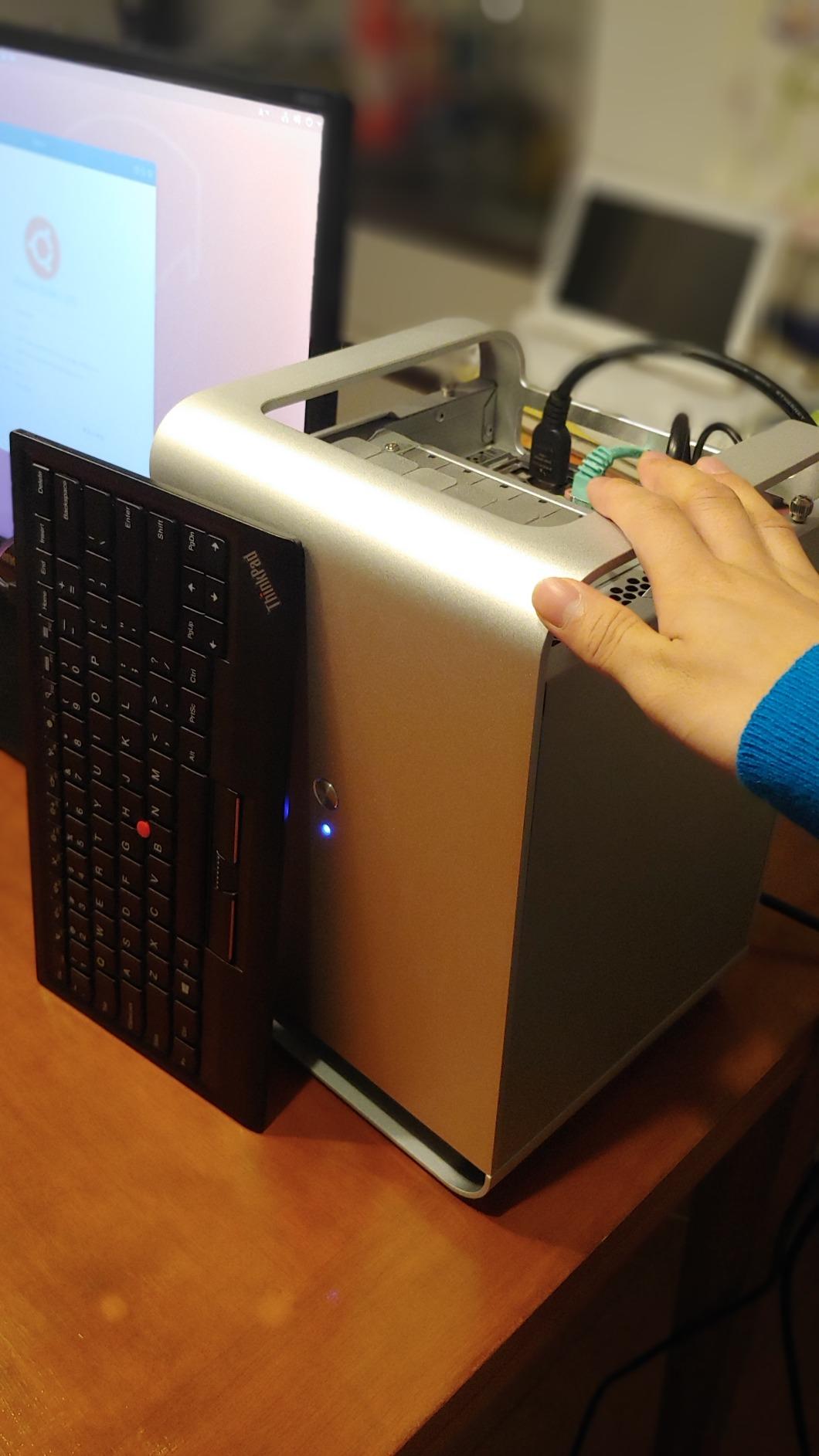 SilverStone CS01S-HS Mini-ITX Gehäuse silber 6x 2,5" Hot-Swap