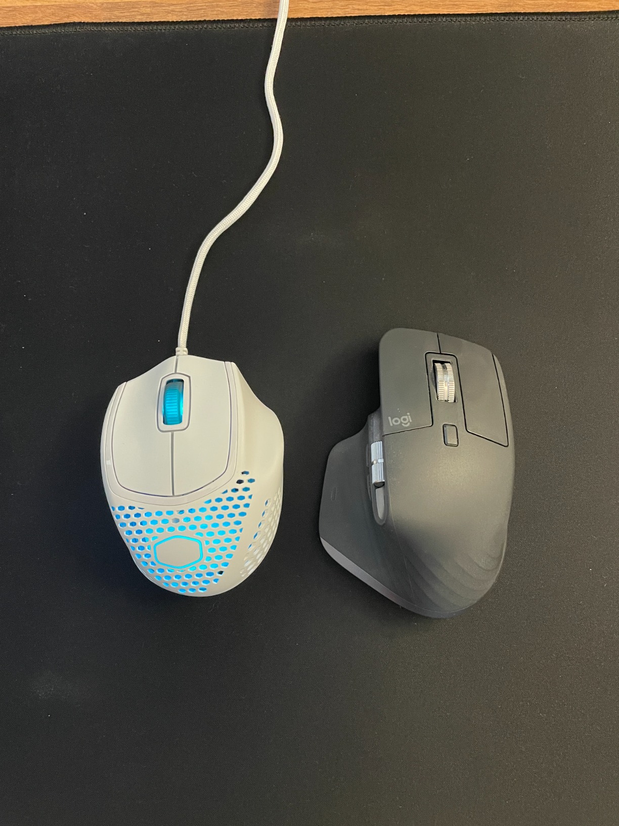 Cooler Master MM720 Gaming Maus Weiß 49g 16000 DPI