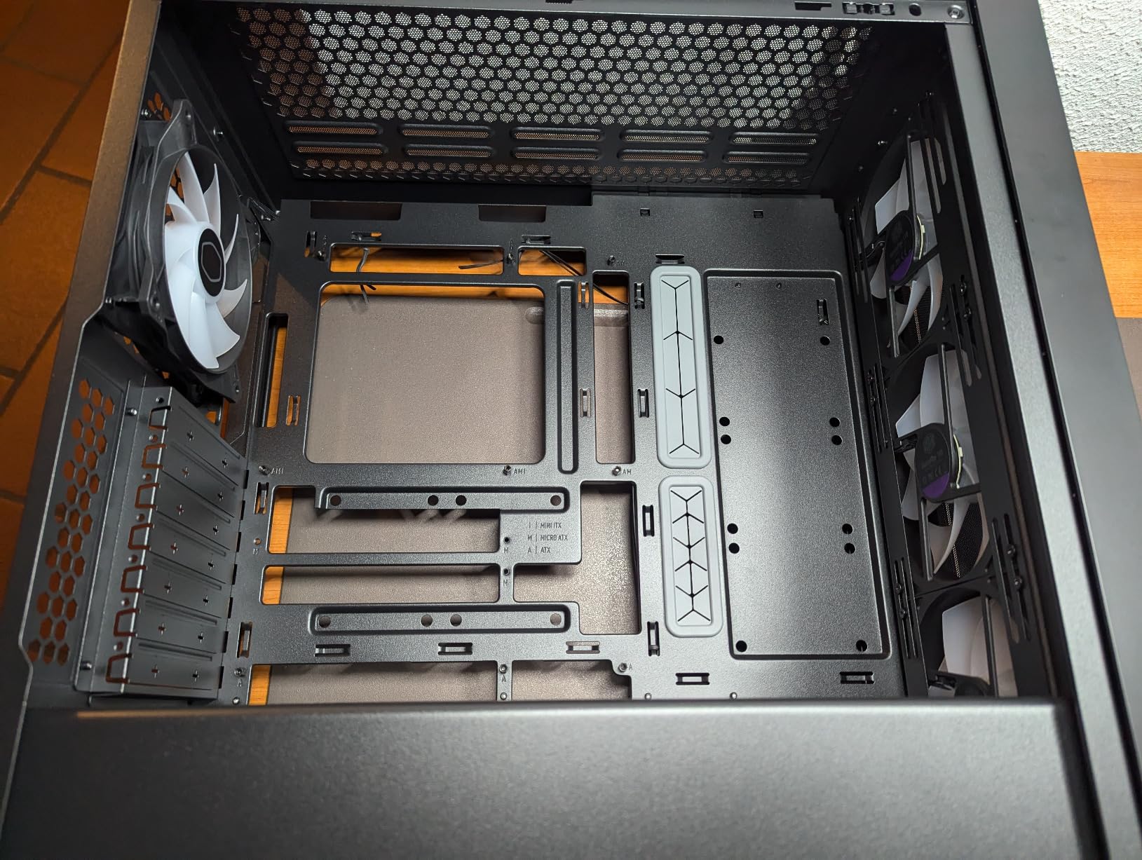 Cooler Master MasterBox 600 PC-Gehäuse Schwarz ARGB Glas