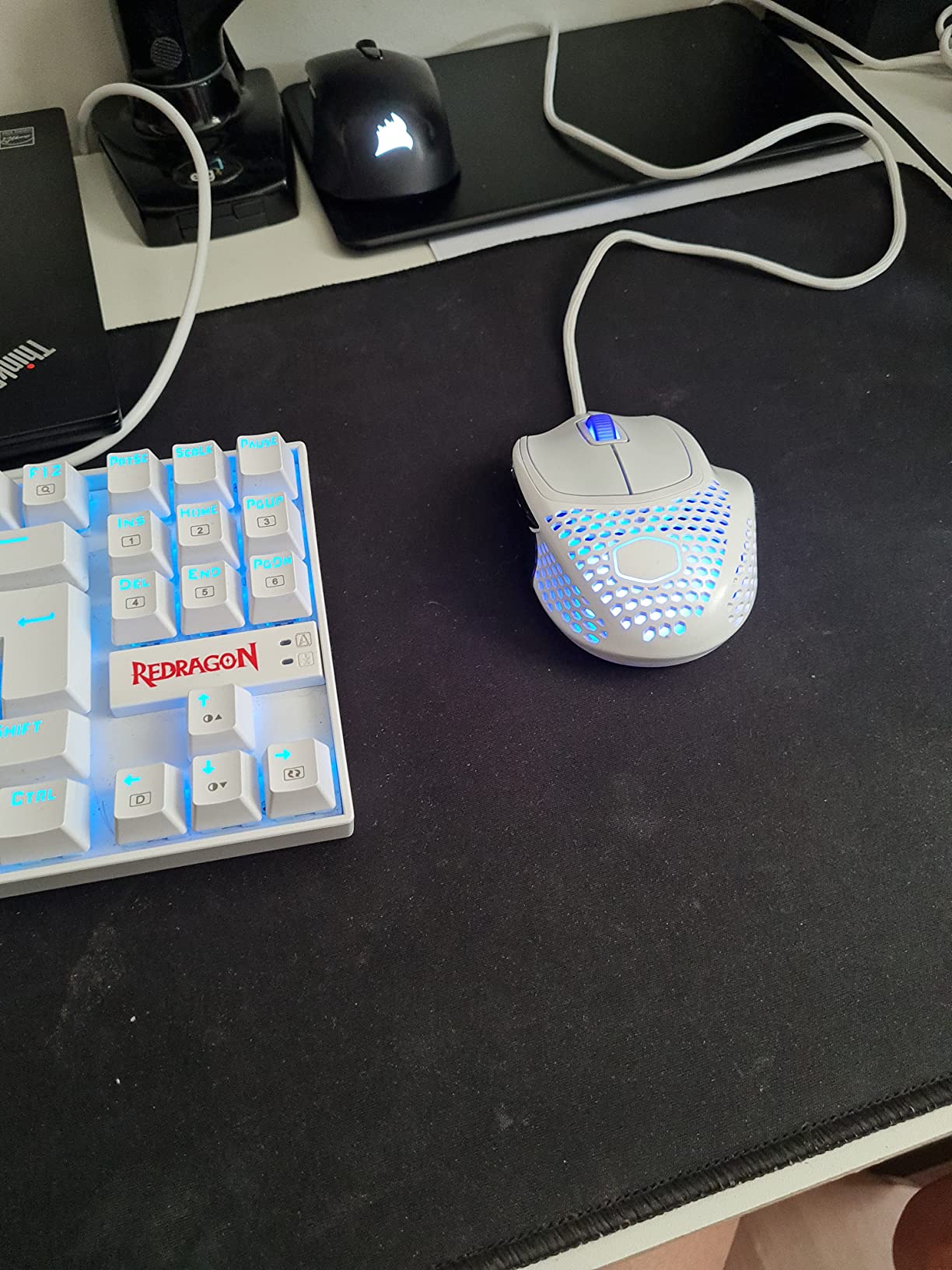 Cooler Master MM720 Gaming Maus Weiß 49g 16000 DPI